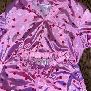 victoria’s secret satin pj set. cute heart print size xs